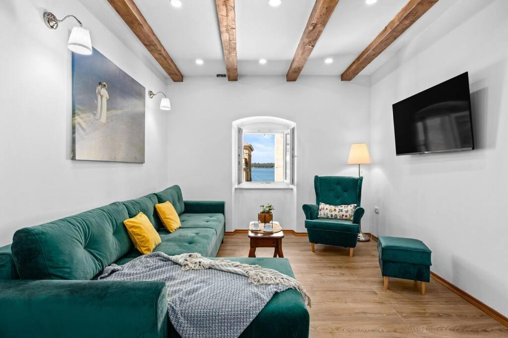Old Tower Center Apartment *