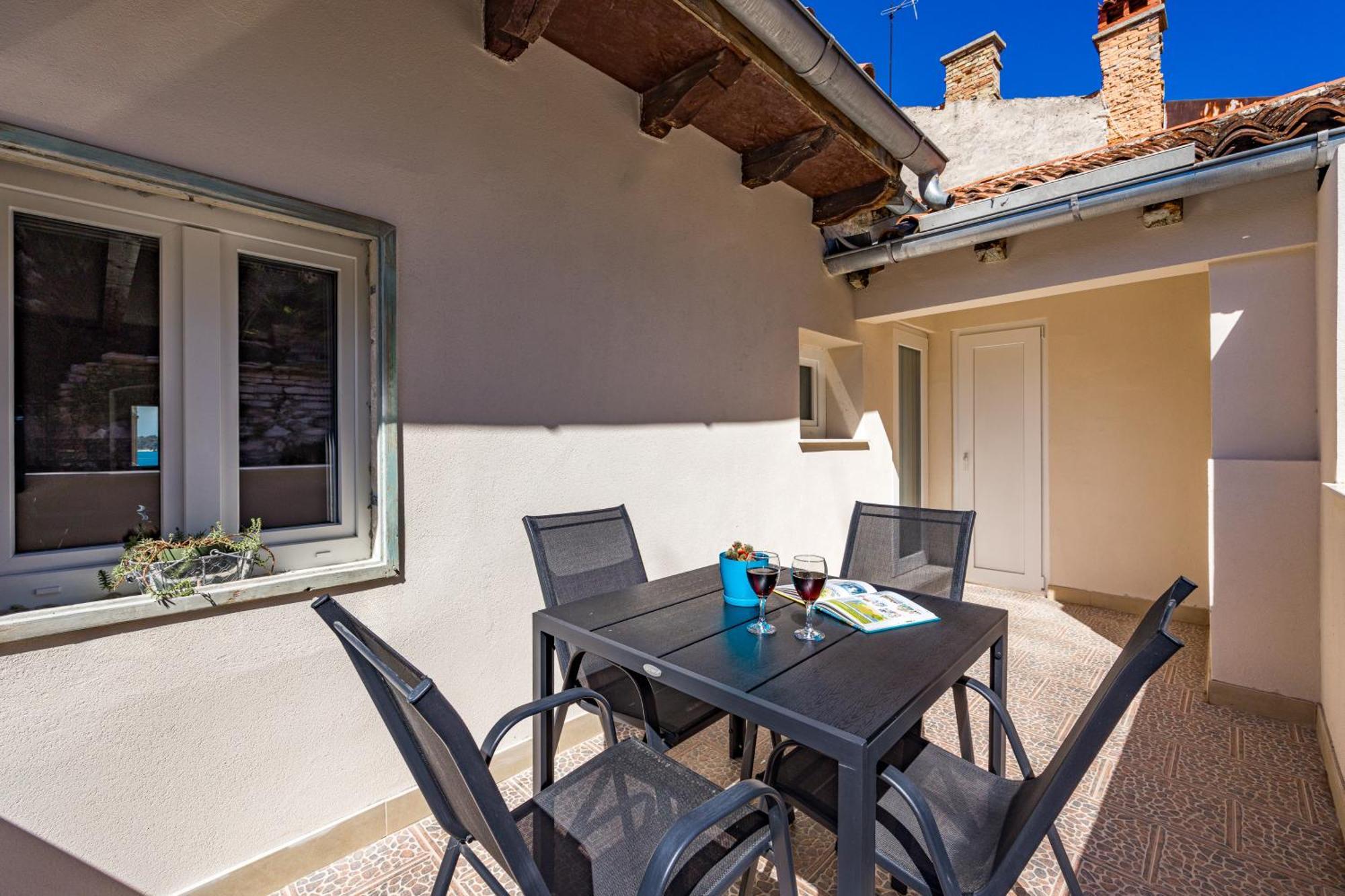 Old Tower Center Apartment Pula